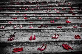 瀑布上的红鞋子 恐怖故事