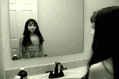 镜子里的娜娜